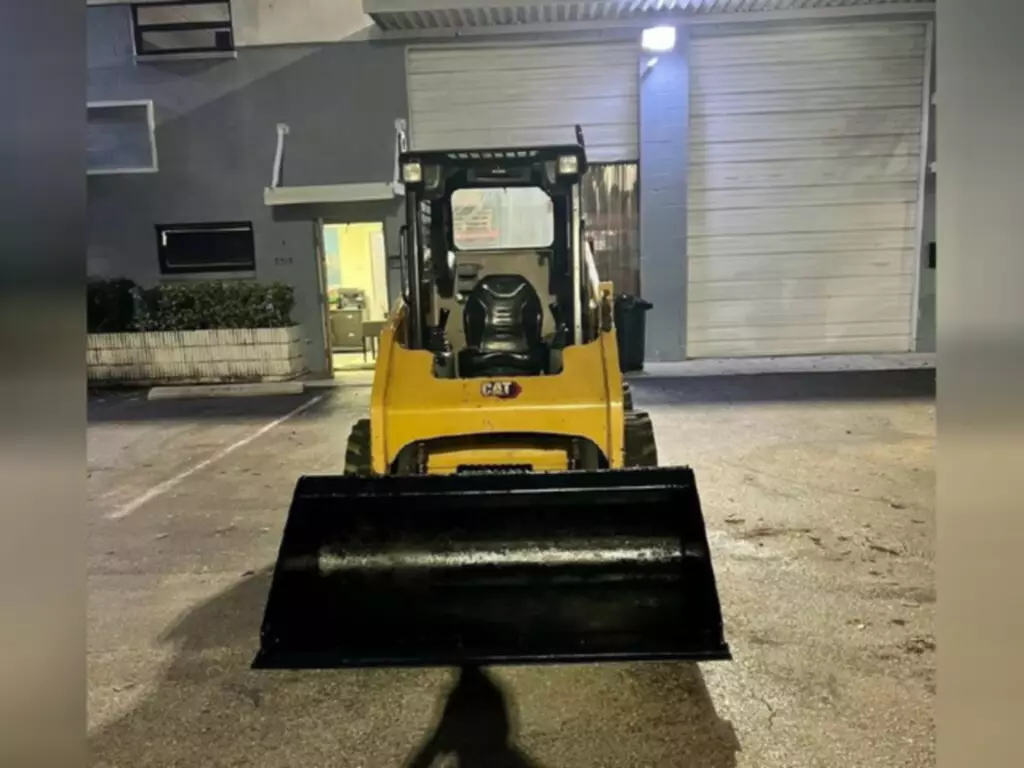 2021-CATERPILLAR-216B3-Skid-Steers.webp