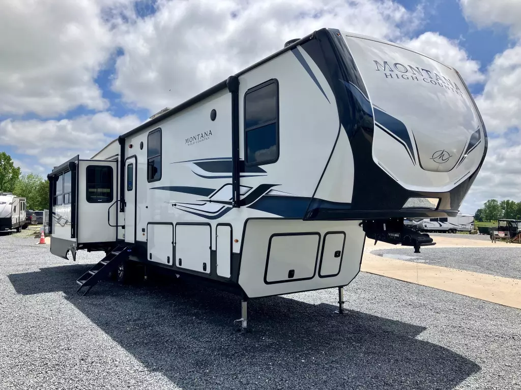 2023-Keystone-Montana-High-Country-385BR-RV-15.webp