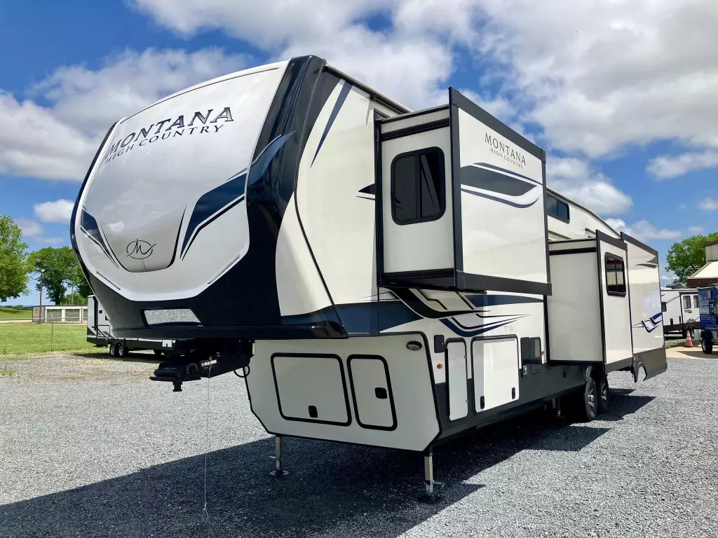 2023-Keystone-Montana-High-Country-385BR-RV-3.webp