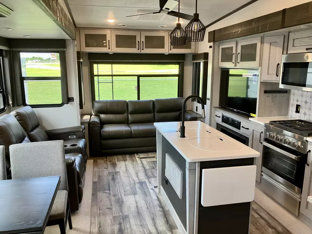 2023-Keystone-Montana-High-Country-385BR-RV-4.webp