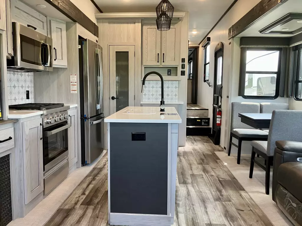 2023-Keystone-Montana-High-Country-385BR-RV-5.webp