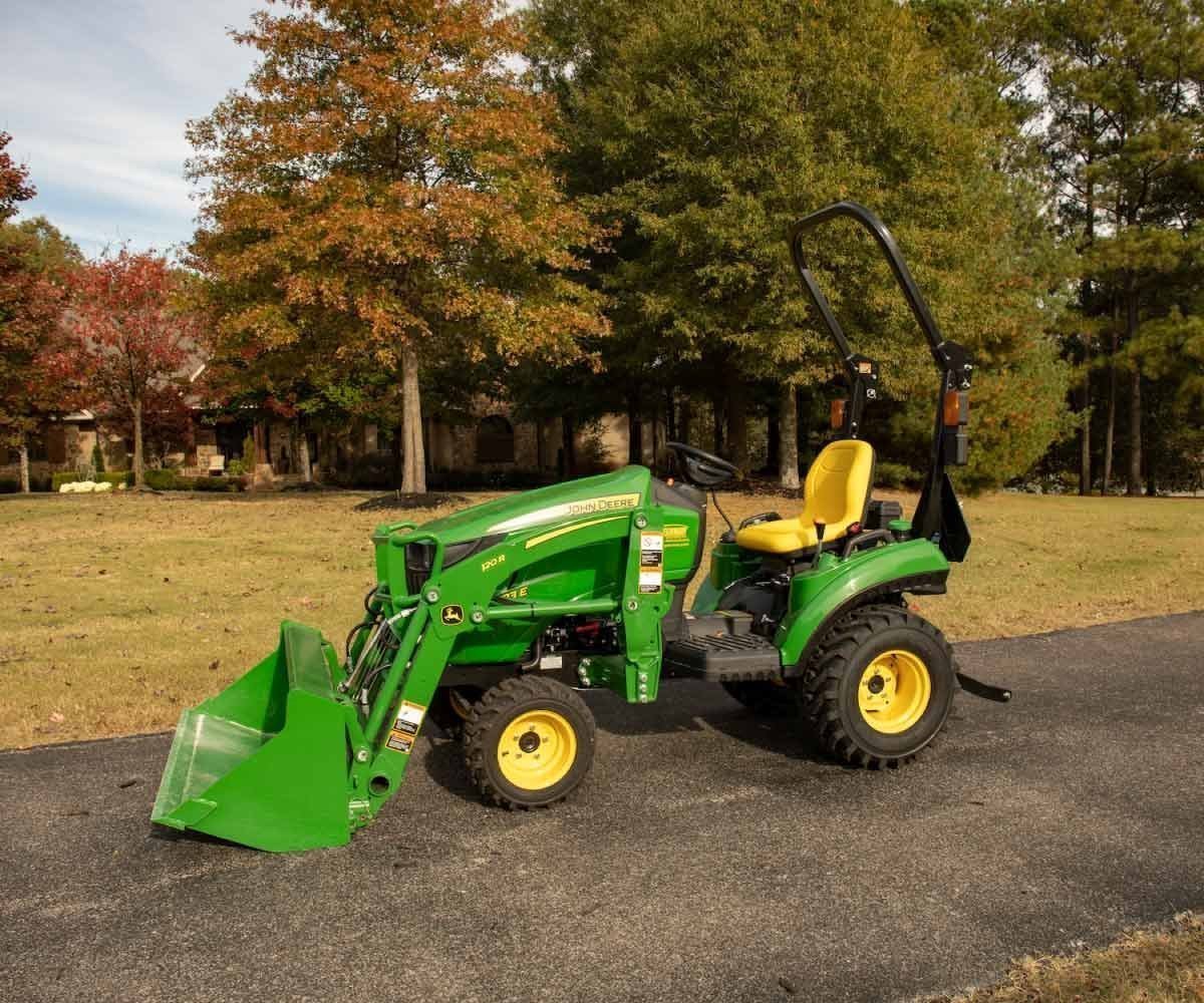 John-Deere-1-Series-Sub-Compact-Utility-Tractors-1023E.jpg