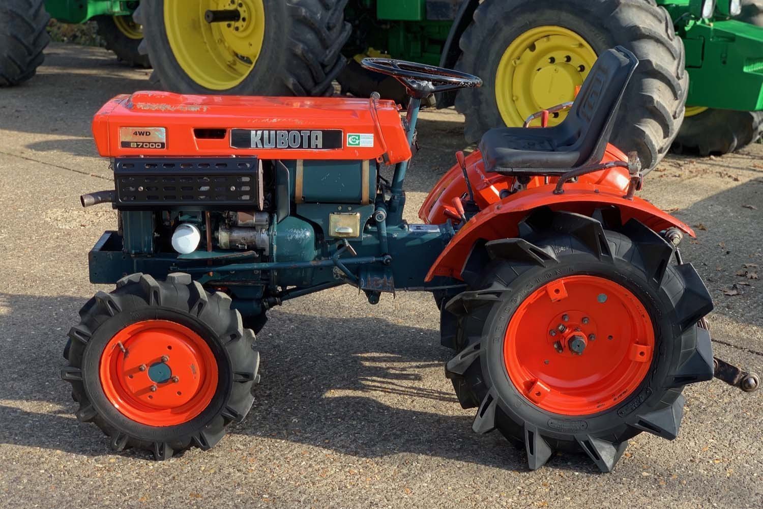 Kubota-B700.jpg