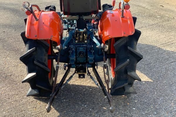 Kubota-B700_2.jpg