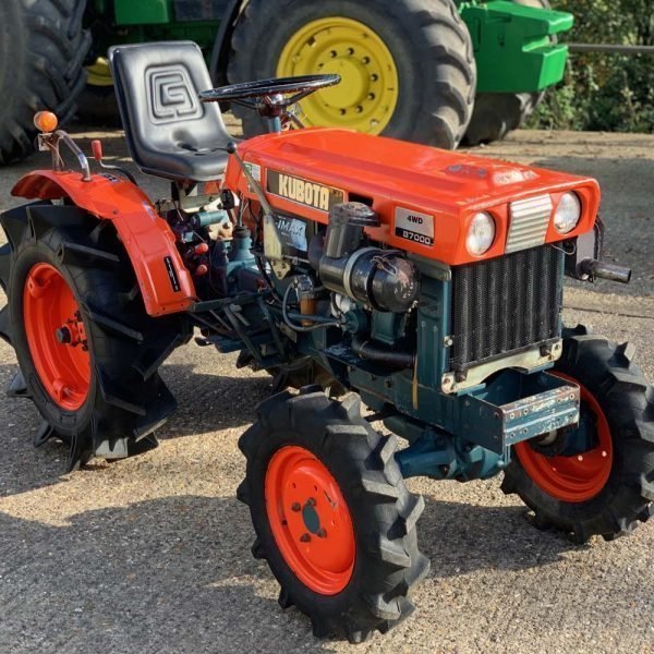 Kubota-B700_6.jpg