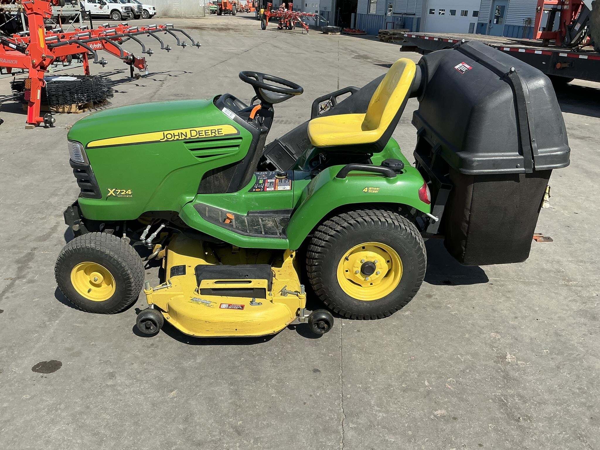 2012 JOHN DEERE X724 Riding Lawn Mower