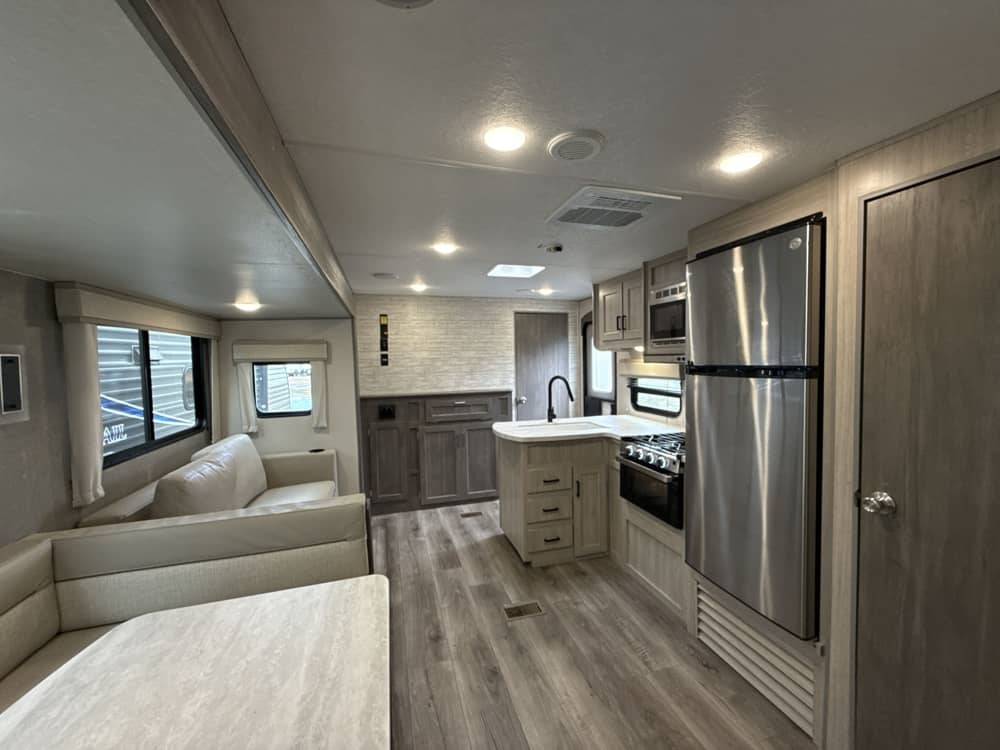 2024_coachmen_catalina_legacy_323bhdsck_wlwa2690526_impel-capture_close-up_living-area-main-2