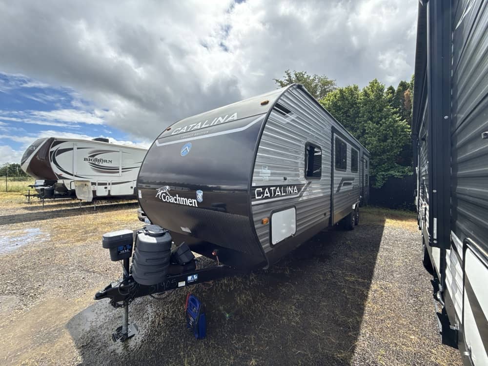 2024_coachmen_catalina_legacy_323bhdsck_wlwa2690526_impel-capture_close-up_off-campside