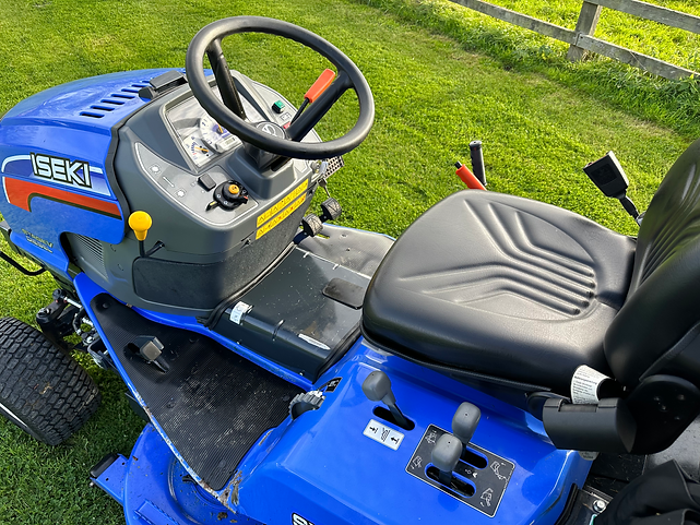 Iseki-SXG-326-2020-High-Dump-Ride-on-Diesel-Mower-1.png