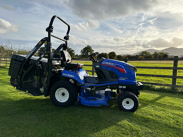 Iseki-SXG-326-2020-High-Dump-Ride-on-Diesel-Mower-2.png