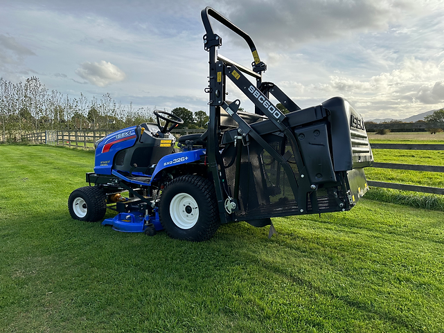Iseki-SXG-326-2020-High-Dump-Ride-on-Diesel-Mower-3.png